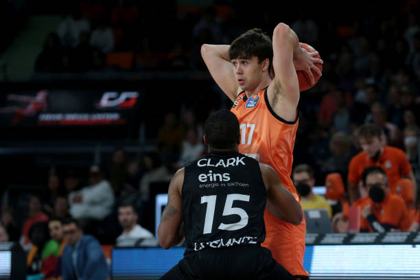 湖人目前的 湖人目前的