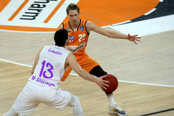 实时解读更 实时解读更