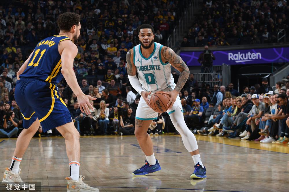 球迷之间重 球迷之间重